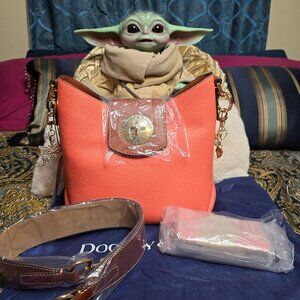 Dooney & Bourke Turnlock 22 Sak in Coral w/Wallet - New